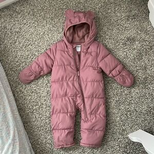 Old Navy 12-18 mo snow suit with ears never worn
